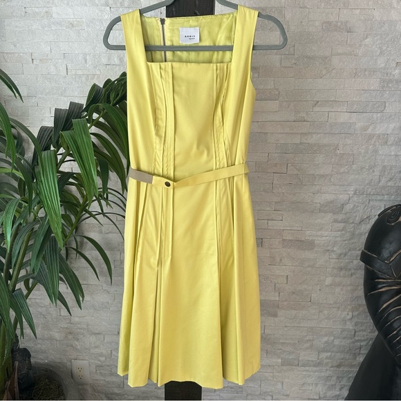 Akris Punto Yellow Green Sleeveless Pleated Belted Designer Luxury Dress  Size 8